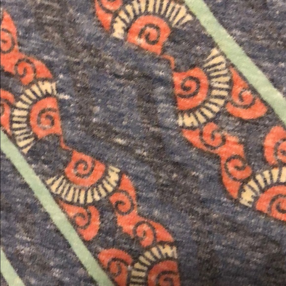 LuLaRoe Perfect T- XS - Picture 3 of 3